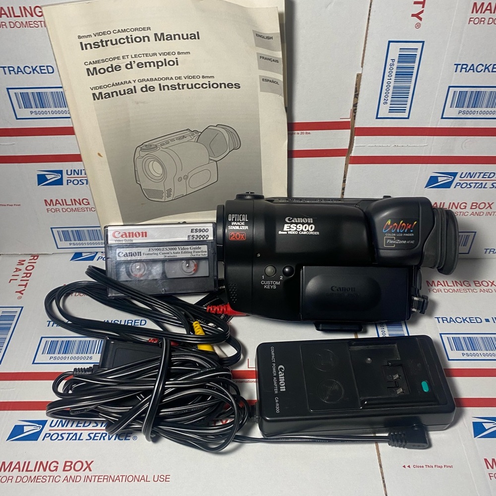 Canon ES900 Color W/Charger, Remote, and Manual HI-FI Stereo 8mm Video Camcorder